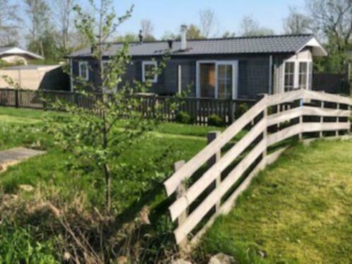 Vila Waterchalet Number 6 Recreationpark Yn'E Lijte Grou Met Ligplaats Boot Exteriér fotografie